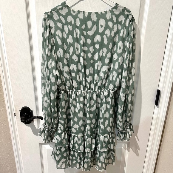 By Together Green Leopard Print Chiffon Ruffled Dress NWOT - Picture 10 of 12
